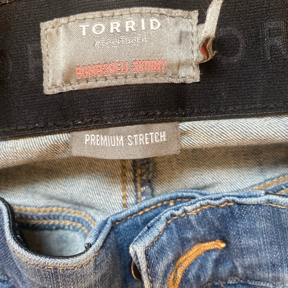 Torrid Distressed Jeans Great Stretch Bombshell Blue Skinny Jeans - Picture 5 of 5